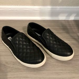 Steve Madden ECENTRCQ Black Quilted Sneakers
